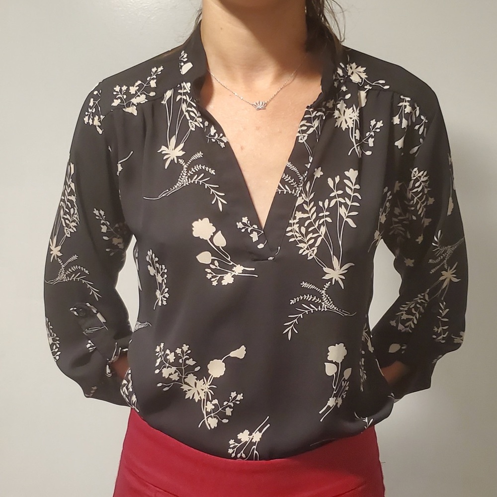 Flower patterned half-button-down